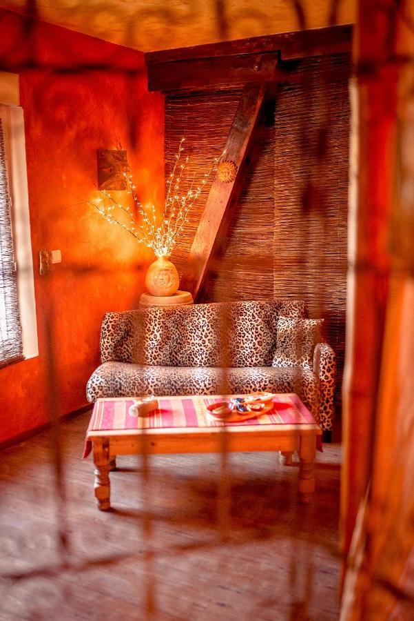 Domaine De La Croix Du Vexin Bed & Breakfast Themericourt Bagian luar foto