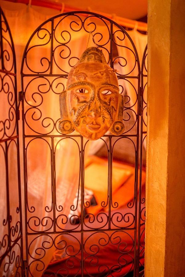 Domaine De La Croix Du Vexin Bed & Breakfast Themericourt Bagian luar foto